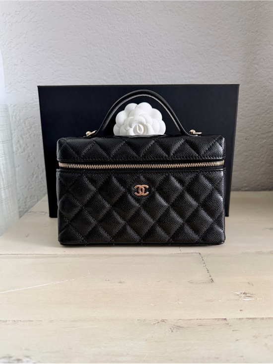 CHANEL Handbags - CHANEL Black Quilted Vanity Crossbody with Gold Chain